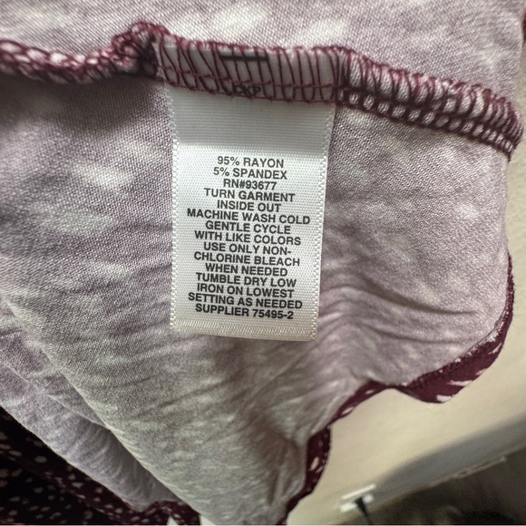 Maroon Casual Dress with V-Neck and Long Sleeves - Picture 6 of 8